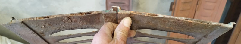 Volet type Persiennes métalliques déformées par le gel